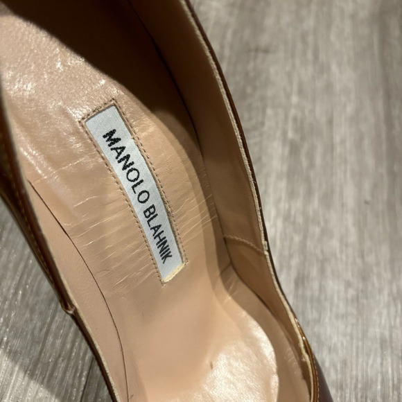 Manolo Blahnik BB Metallic Patent Leather Pointy Toe Pump Bronze - Picture 10 of 10
